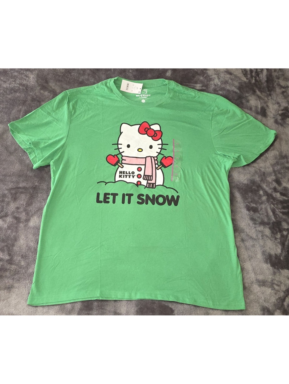 Hello Kitty Let It Snow green T shirt XXL